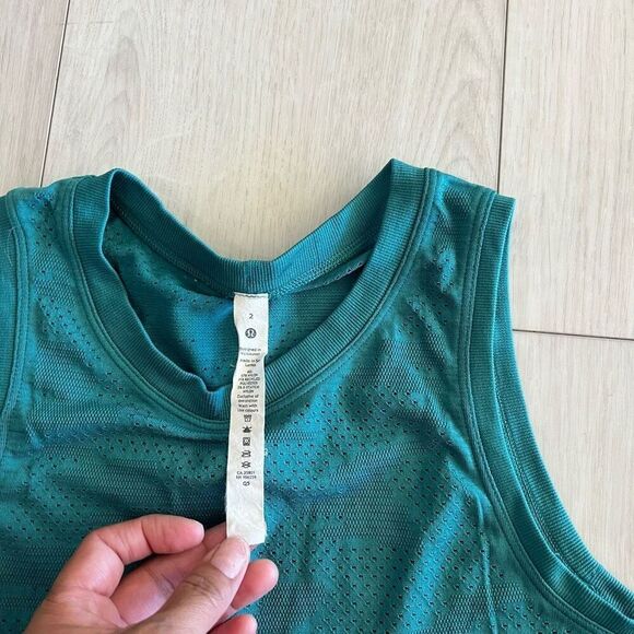 Lululemon women’s top size 2 - Picture 4 of 6